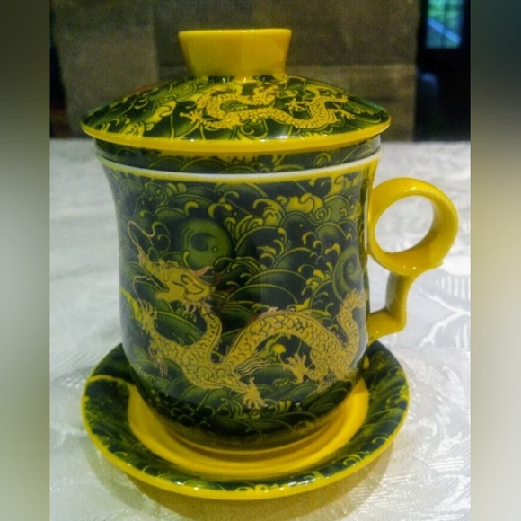 Modern ceramic tea cup with strainer and lid - Picture 5 of 13